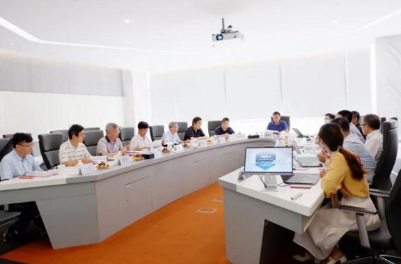 來自華南理工大學(xué)、全國自動化系統(tǒng)及集成標(biāo)準(zhǔn)技術(shù)委員會等院校及行業(yè)的專家聽取了“華佳Mos-智慧地鐵工業(yè)互聯(lián)網(wǎng)平臺”（簡稱：華佳Mos）項(xiàng)目組報(bào)告