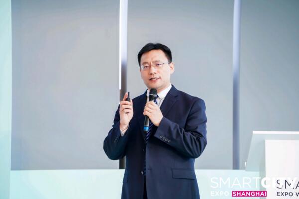 國(guó)家信息中心信息化和產(chǎn)業(yè)發(fā)展部單志廣博士、博導(dǎo)、主任作演講