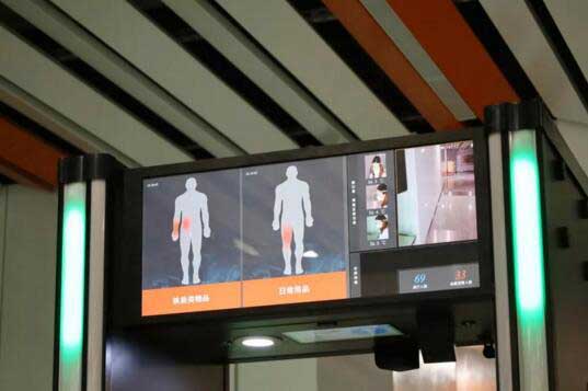 佳都科技還通過智慧安檢、智能測溫兩道“數(shù)字高墻”