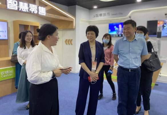 廈門市人大常委會副主任陳紫萱一行蒞臨人工智能代表企業(yè)——瑞為技術進行調(diào)研