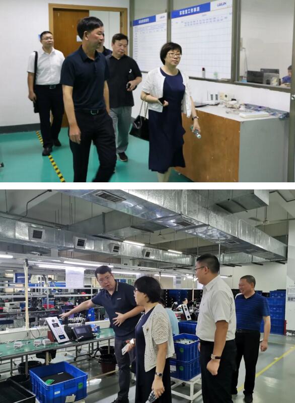 考察組一行饒有興致地聽取陳董的講解