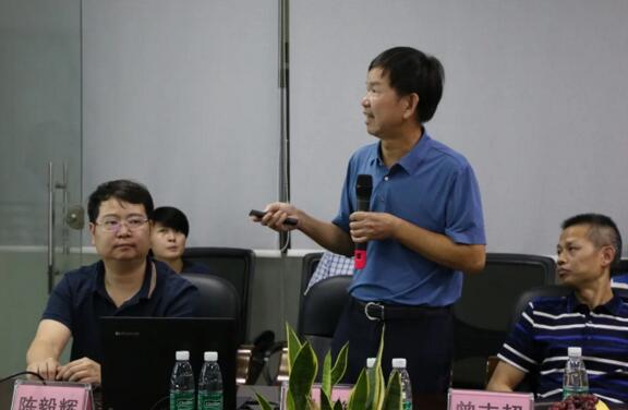 陳董對(duì)現(xiàn)場(chǎng)來(lái)訪領(lǐng)導(dǎo)們介紹了立林的業(yè)務(wù)情況、發(fā)展優(yōu)勢(shì)和企業(yè)文化