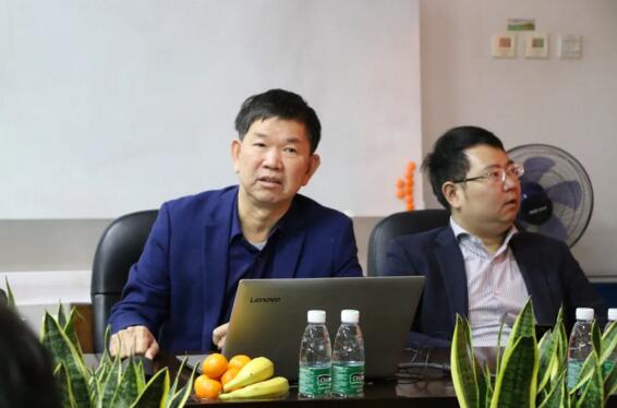 陳董首先向來(lái)訪(fǎng)領(lǐng)導(dǎo)們介紹了立林的發(fā)展歷程、集團(tuán)概況和產(chǎn)品生態(tài)鏈全景