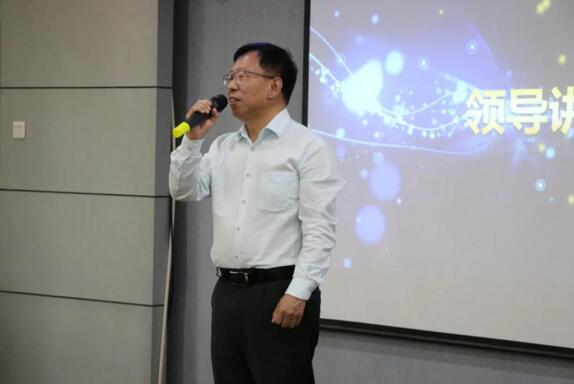 周博士上臺發(fā)言