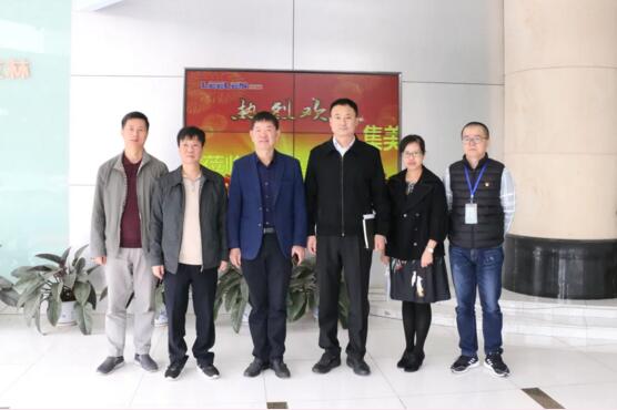 廈門市集美區(qū)副區(qū)長張達(dá)、工信局副局長王志衛(wèi)領(lǐng)導(dǎo)一行到立林走訪參觀
