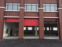 大連松木島消防隊車庫門案例 - 中出網(wǎng)-智能出入口與停車充電門戶