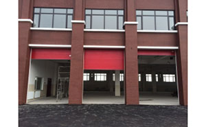 大連松木島消防隊(duì)車庫(kù)門案例 - 中出網(wǎng)-智能出入口與停車充電門戶