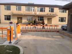 大連甘井子區(qū)停車場管理系統(tǒng)案例 - 中出網(wǎng)-智能出入口與停車充電門戶