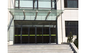 大連武警部隊自動門案例 - 中出網(wǎng)-智能出入口與停車充電門戶