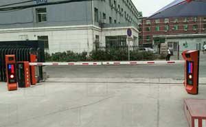 北京飛機(jī)動(dòng)力能源公司車牌識別道閘案例 - 中出網(wǎng)-智能出入口與停車充電門戶