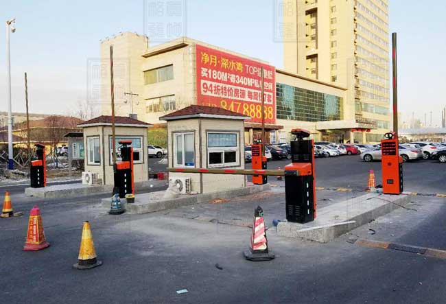 吉林省長春市會(huì)展中心兩進(jìn)三出停車場系統(tǒng)案例 - 中出網(wǎng)-智能出入口與停車充電門戶