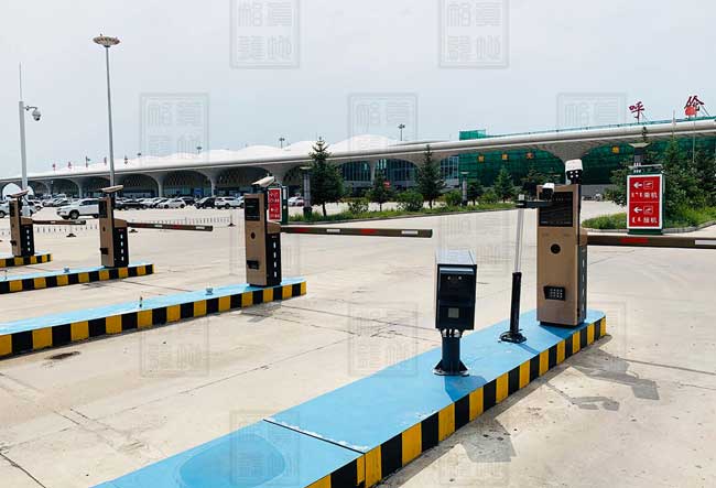內蒙古呼倫貝爾機場車牌識別案例 - 中出網-智能出入口與停車充電門戶