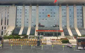 云南高級(jí)人民法院升降柱案例 - 中出網(wǎng)-智能出入口與停車充電門戶