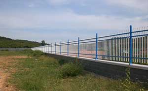 東廳中學護欄案例 - 中出網(wǎng)-智能出入口與停車充電門戶