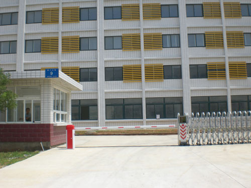 宜升汽配道閘案例 - 中出網(wǎng)-智能出入口與停車充電門戶