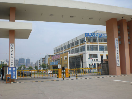 煙臺工程報(bào)業(yè)技術(shù)學(xué)院南門道閘案例 - 中出網(wǎng)-智能出入口與停車充電門戶