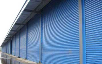 藍色電動工業(yè)防風卷簾門