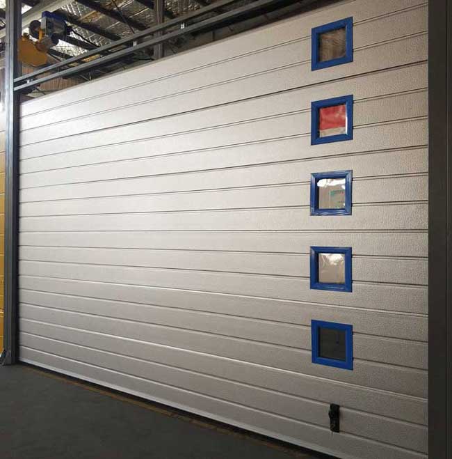 銀灰色標(biāo)準(zhǔn)提升工業(yè)滑升門(mén)