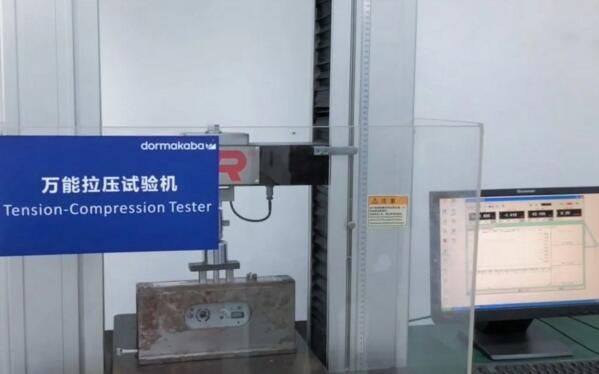 圖為對(duì)鎖體的主鎖舌施加軸向靜壓力