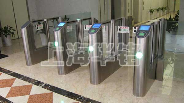 寧波商會(huì)大樓通道閘案例 - 中出網(wǎng)-智能出入口與停車充電門戶