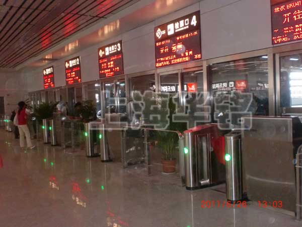 無錫長途汽車站通道閘案例 - 中出網(wǎng)-智能出入口與停車充電門戶