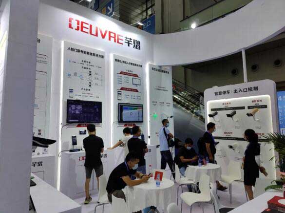 芊熠攜車位引導相機新品搶先亮相深圳智慧停車展