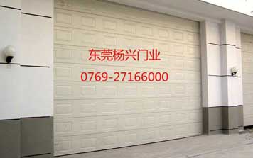 翻板車庫門 - 豪華電動翻板車庫門