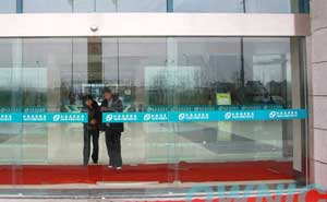 江蘇盛澤醫(yī)院自動(dòng)門案例 - 中出網(wǎng)-智能出入口與停車充電門戶