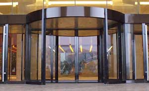 濟南綠城喜來登酒店旋轉(zhuǎn)門案例 - 中出網(wǎng)-智能出入口與停車充電門戶