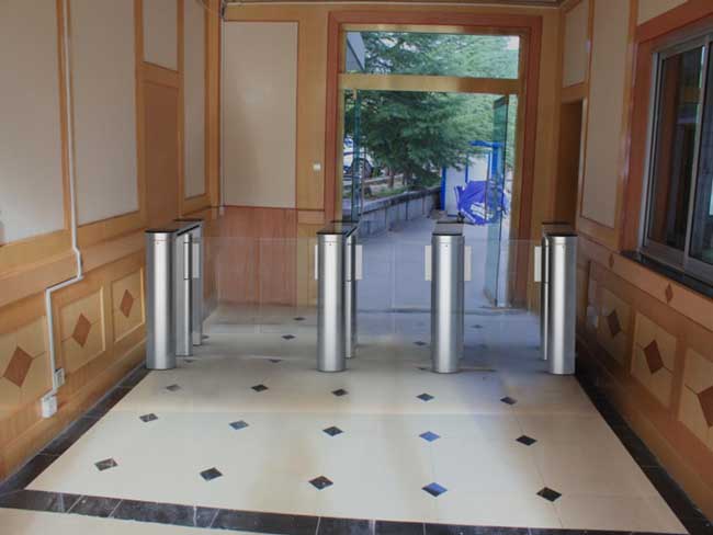 西藏自治區(qū)公安廳通道閘案例 - 中出網(wǎng)-智能出入口與停車(chē)充電門(mén)戶