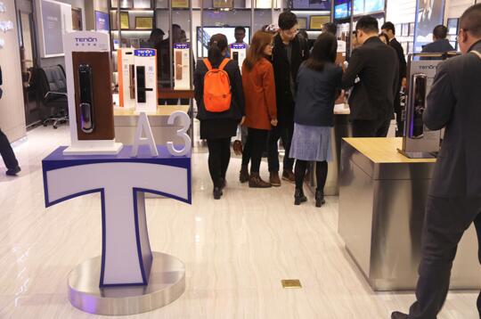 付總更是現場講解了亞太天能企業(yè)的發(fā)展歷程及產品的進化史