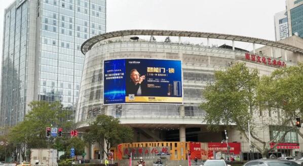 4月強勢霸屏！亞太天能登陸知名地標戶外大屏！