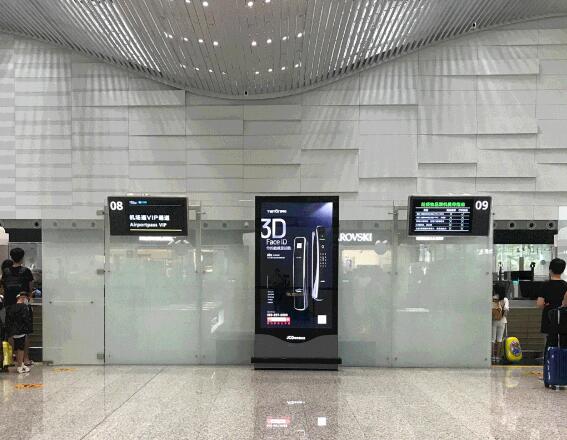 天能新品廣告再次登陸廣州白云機(jī)場(chǎng)，賦能升級(jí)！