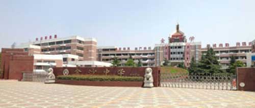 南通市通州區(qū)金沙中學伸縮門案例 - 中出網(wǎng)-智能出入口與停車充電門戶