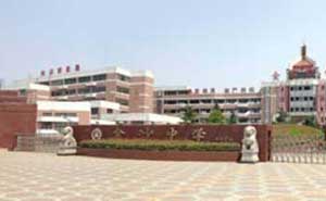 南通市通州區(qū)金沙中學伸縮門案例 - 中出網(wǎng)-智能出入口與停車充電門戶