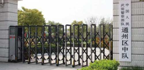 中國人民武裝警察部隊(duì)通州區(qū)中隊(duì)伸縮門案例 - 中出網(wǎng)-智能出入口與停車充電門戶