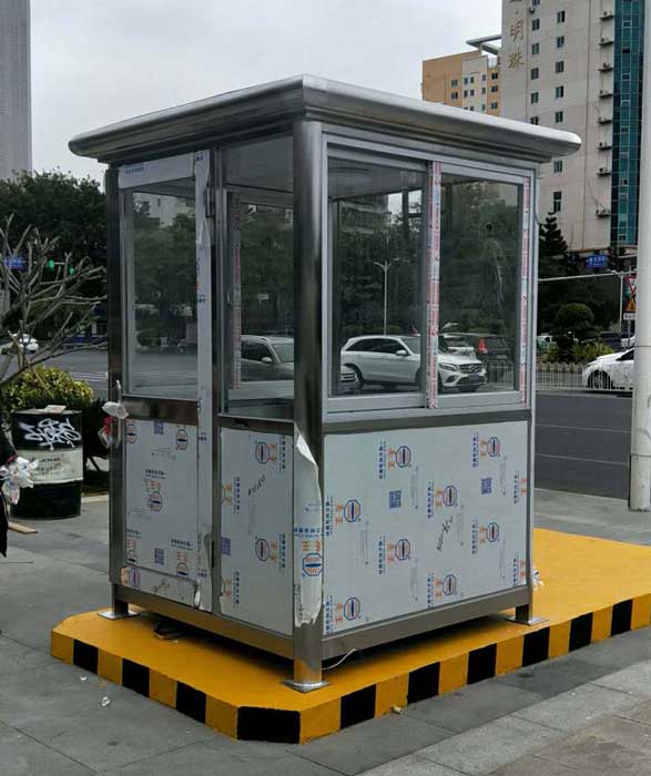 泉州萬達廣場商務樓不銹鋼崗亭案例 - 中出網-智能出入口與停車充電門戶