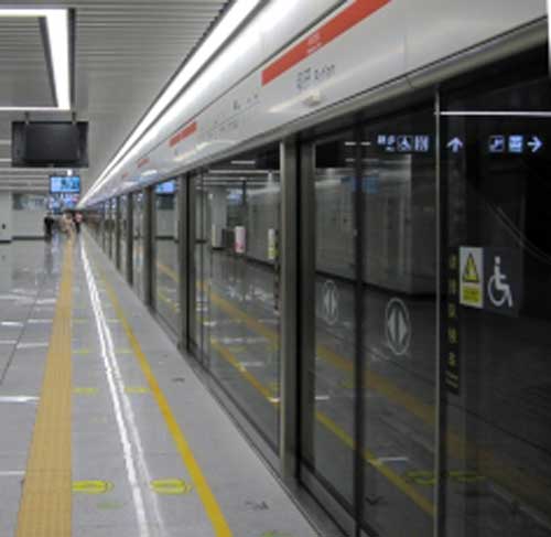 深圳地鐵三號(hào)線屏蔽門案例 - 中出網(wǎng)-智能出入口與停車充電門戶