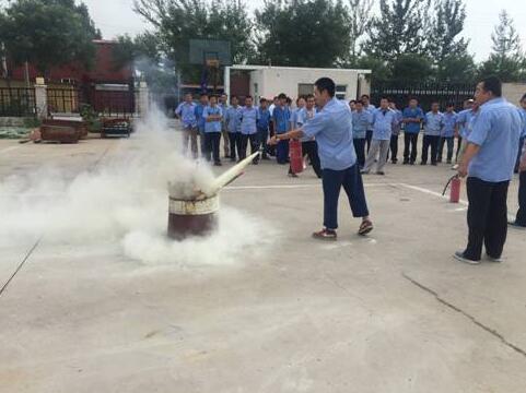 公司組織全體員工開(kāi)展消防演練活動(dòng)