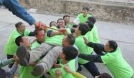 公司全體員工開(kāi)展戶外拓展活動(dòng)