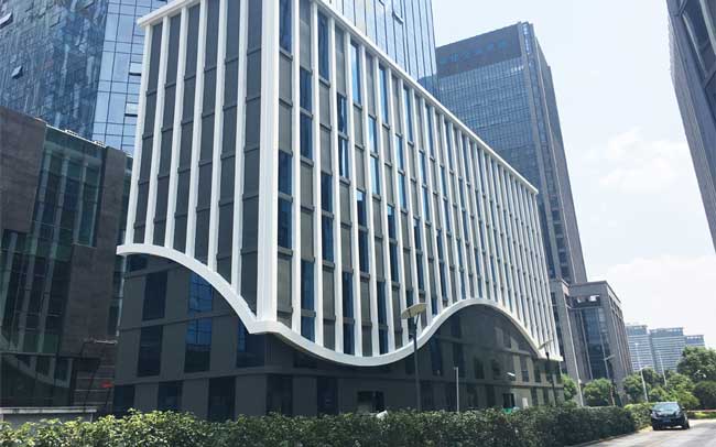 多列垂直升降車庫