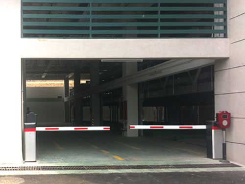 青島中心醫(yī)院立體車庫案例 - 中出網(wǎng)-智能出入口與停車充電門戶