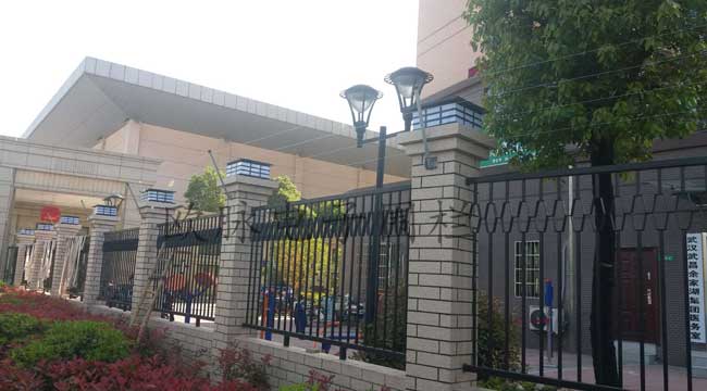 武漢脈沖電子圍欄安裝案例——沙湖明珠小區(qū) - 中出網(wǎng)-智能出入口與停車充電門戶