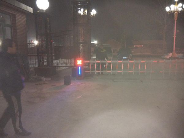 鴉鴻橋紅綠燈道閘案例 - 中出網(wǎng)-智能出入口與停車充電門戶