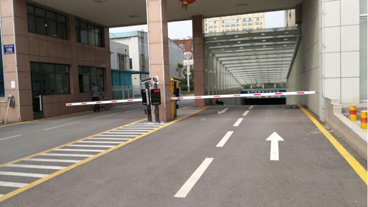 智能車牌識別停車場管理系統(tǒng)