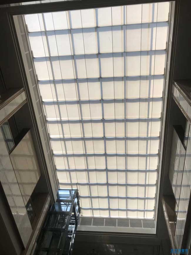 禪城南莊強(qiáng)輝陶瓷中空采光頂遮陽(yáng)電動(dòng)窗簾案例 - 中出網(wǎng)-智能出入口與停車充電門戶