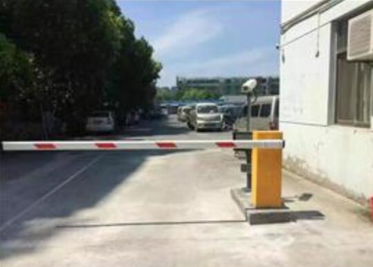 杭州富陽區(qū)二手車交易市場車牌識(shí)別案例 - 中出網(wǎng)-智能出入口與停車充電門戶