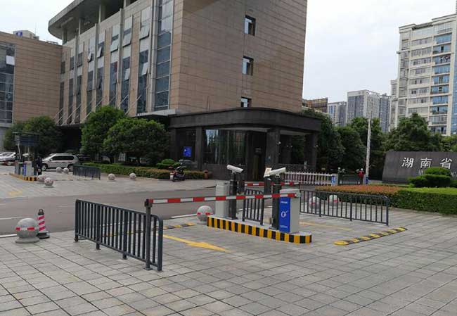 湖南省地稅局停車場(chǎng)系統(tǒng)案例 - 中出網(wǎng)-智能出入口與停車充電門戶