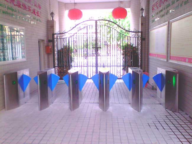 汕尾小風帆學校通道閘案例 - 中出網(wǎng)-智能出入口與停車充電門戶