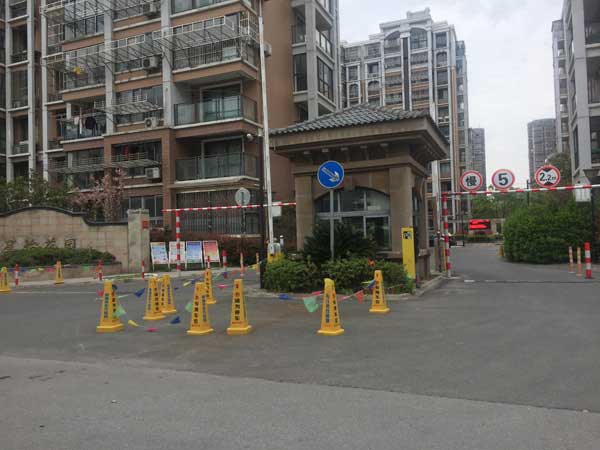 江蘇星怡花園道閘案例 - 中出網(wǎng)-智能出入口與停車充電門戶
